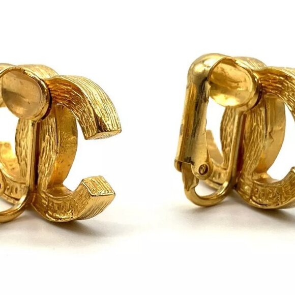 CHANEL CC Logos Rhinestone Clip-On Earrings Gold Tone 2084 Auth o1124 w/Box - Picture 3 of 16
